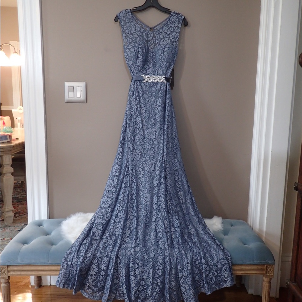 BETSY & ADAM Lace Formal Gown